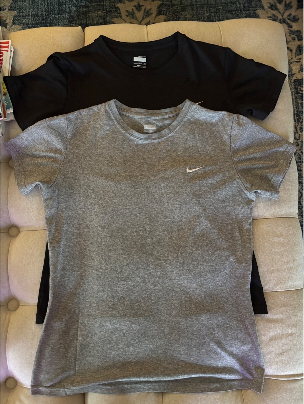 Nike women’s short sleeve athletic shirt gray/black size small